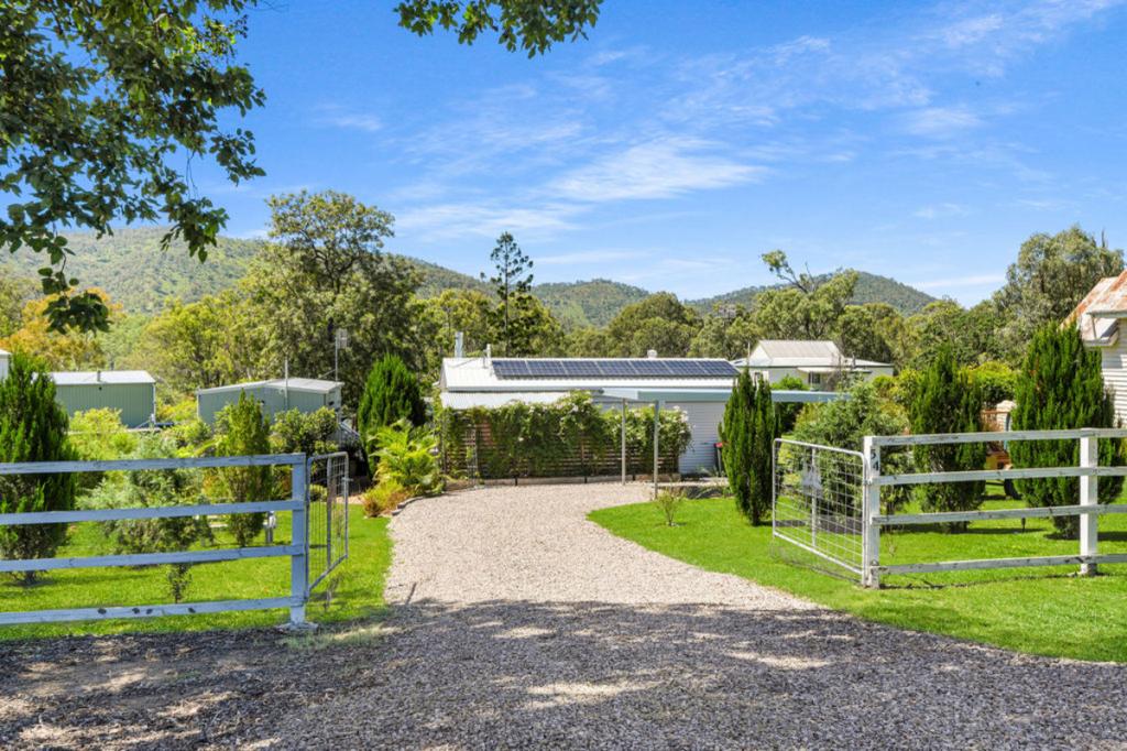 54 David St, Linville, QLD 4314