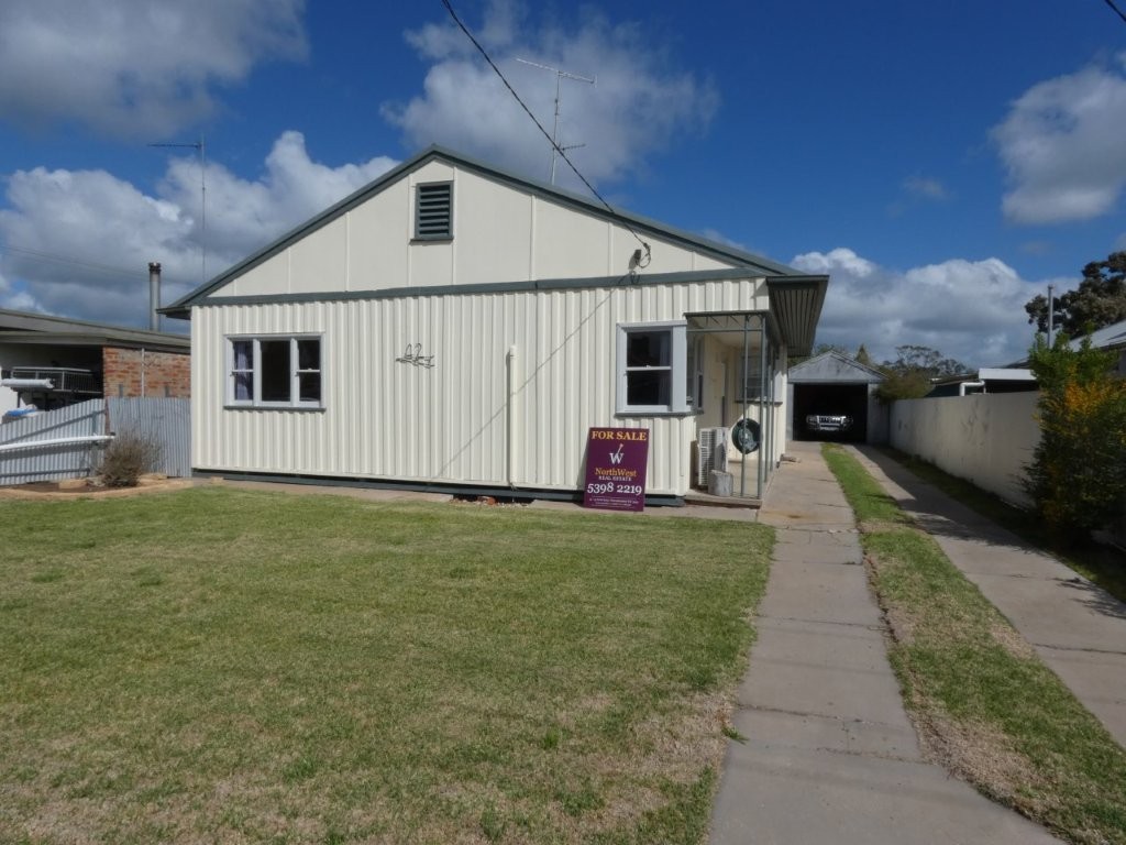 42 Campbell St, Warracknabeal, VIC 3393