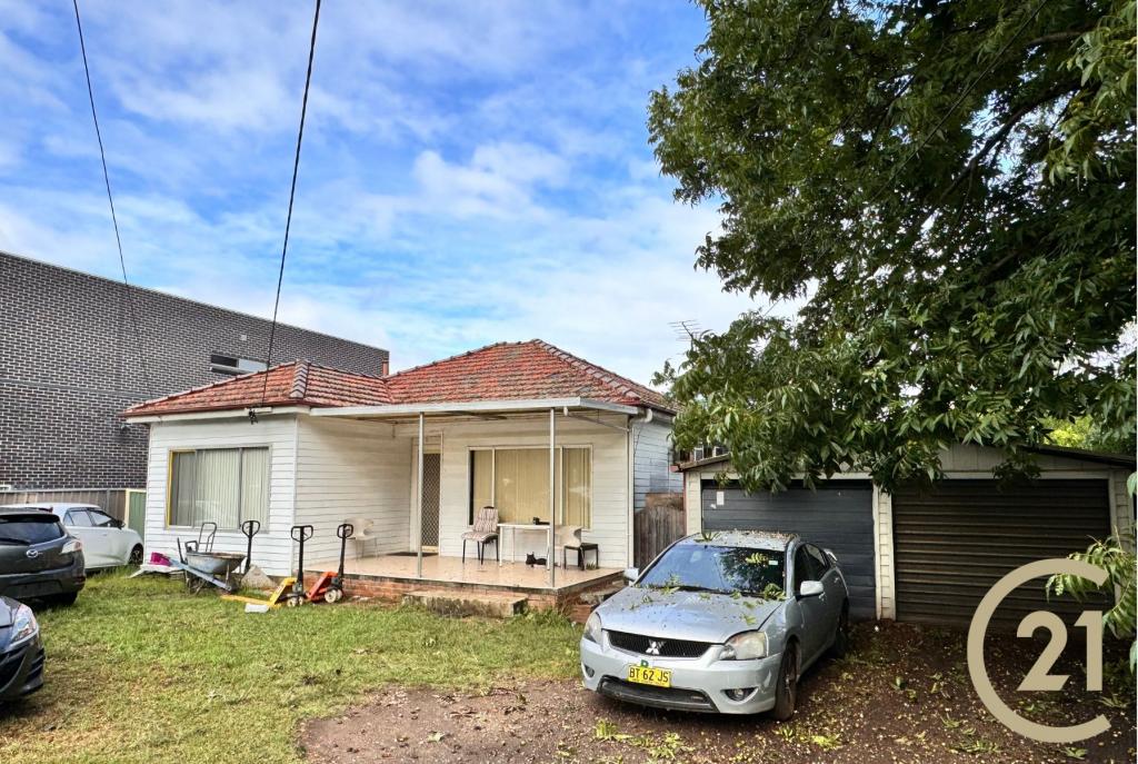 11 Normanby St, Fairfield East, NSW 2165