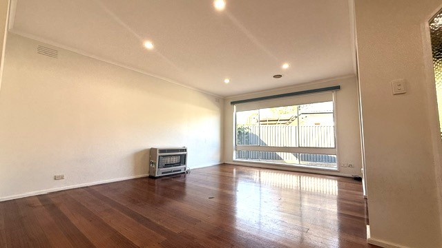 18 FOX ST, ST ALBANS, VIC 3021