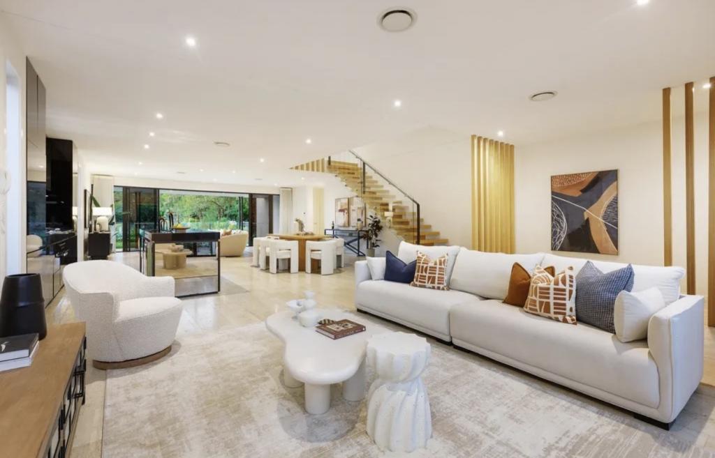 1 The Boulevarde, Benowa, QLD 4217