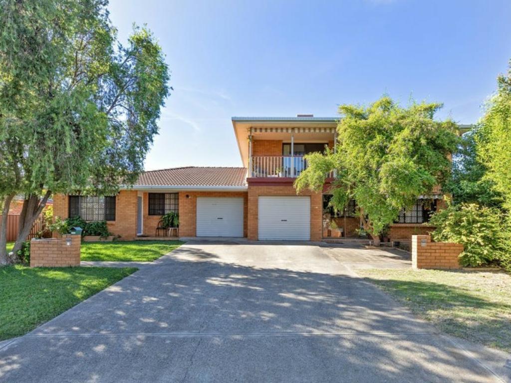 2/11 Illoura St, Hillvue, NSW 2340