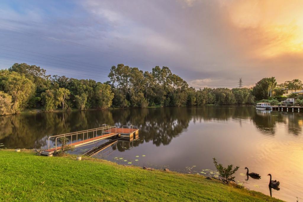 7 Cutwater Cl, Clear Island Waters, QLD 4226