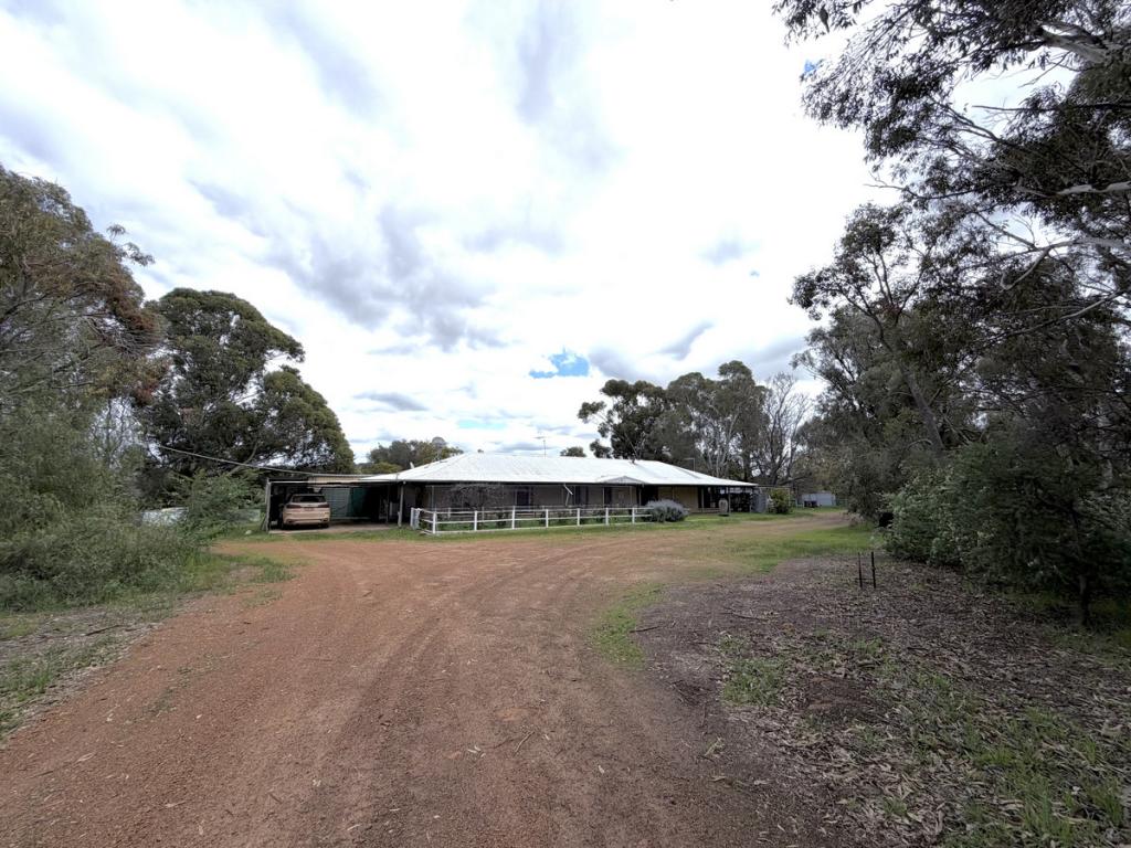 681 Clackline Toodyay Rd, Hoddys Well, WA 6566