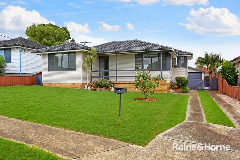 32 Brentwood St, Fairfield West, NSW 2165