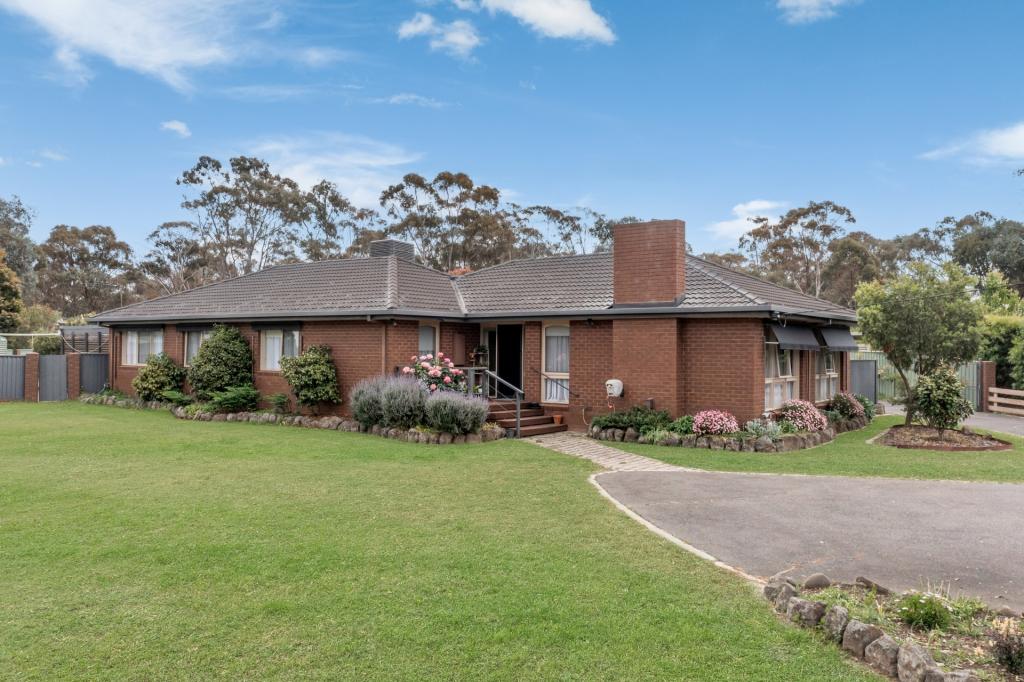 11 Lawrence Rd, Strathfieldsaye, VIC 3551