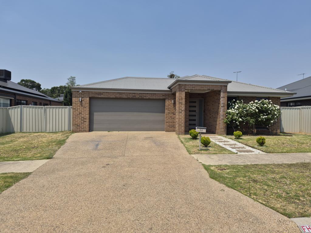 94 Cornwall Ave, Hamilton Valley, NSW 2641