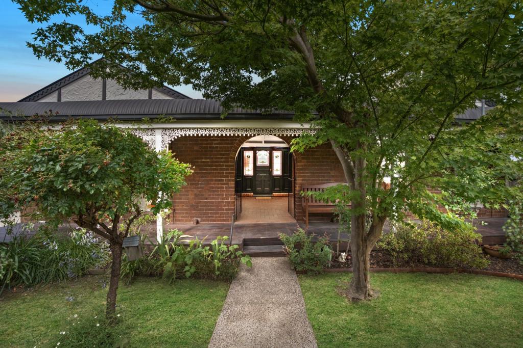 22 NICHOLAS AVE, GLEN WAVERLEY, VIC 3150