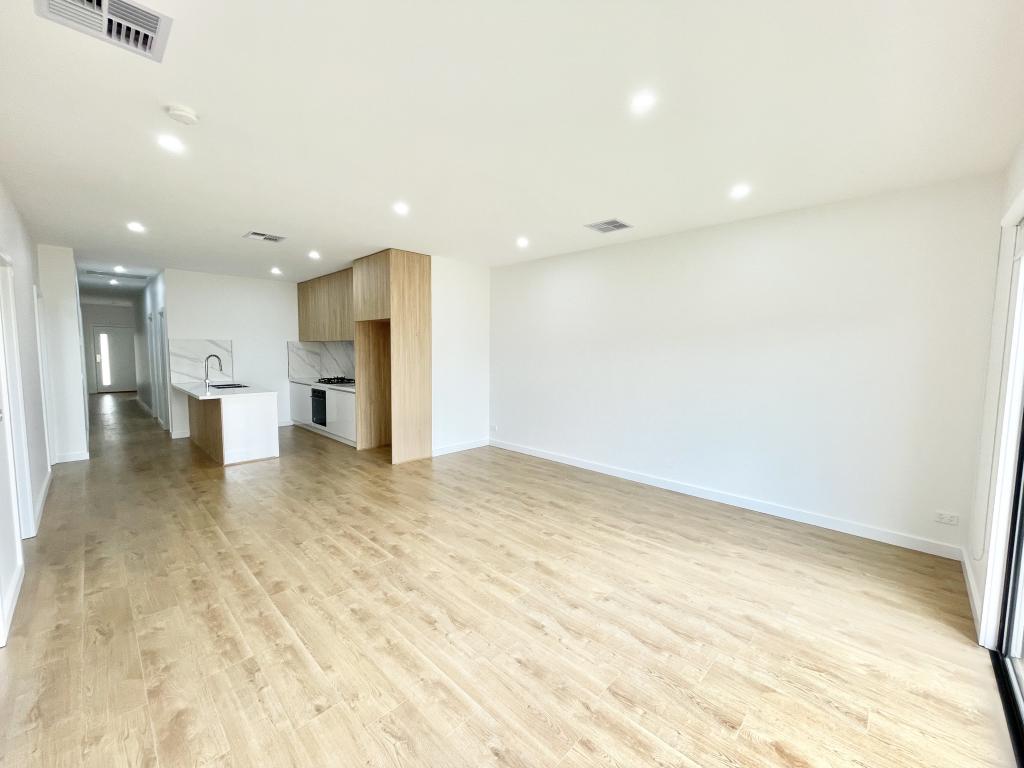 8 Elvira Pl, Deanside, VIC 3336