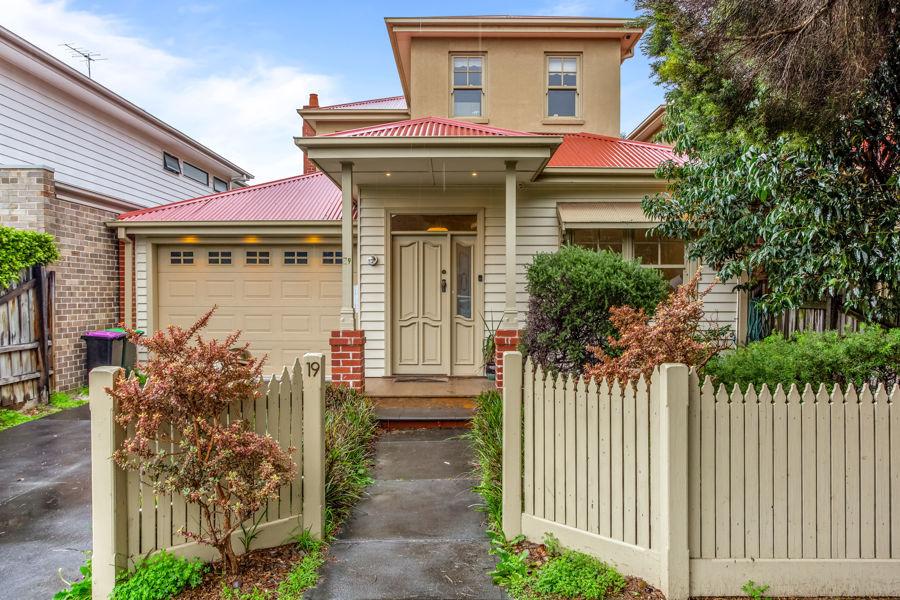 19 QUEEN ST, COBURG, VIC 3058