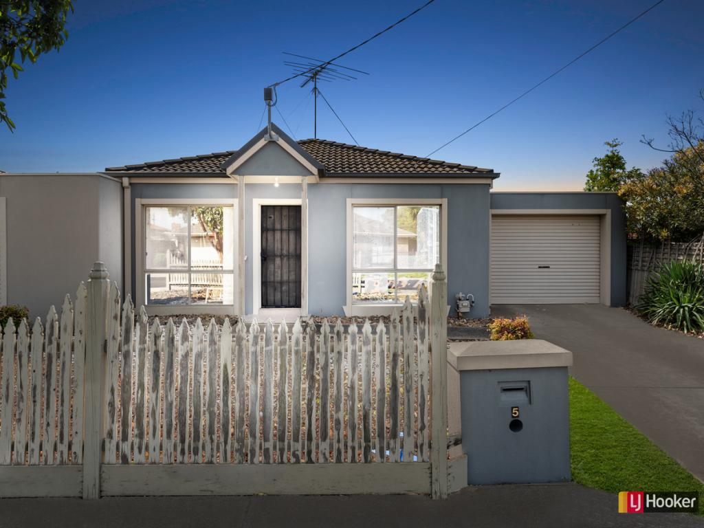 5 YALLOAK ST, NORLANE, VIC 3214