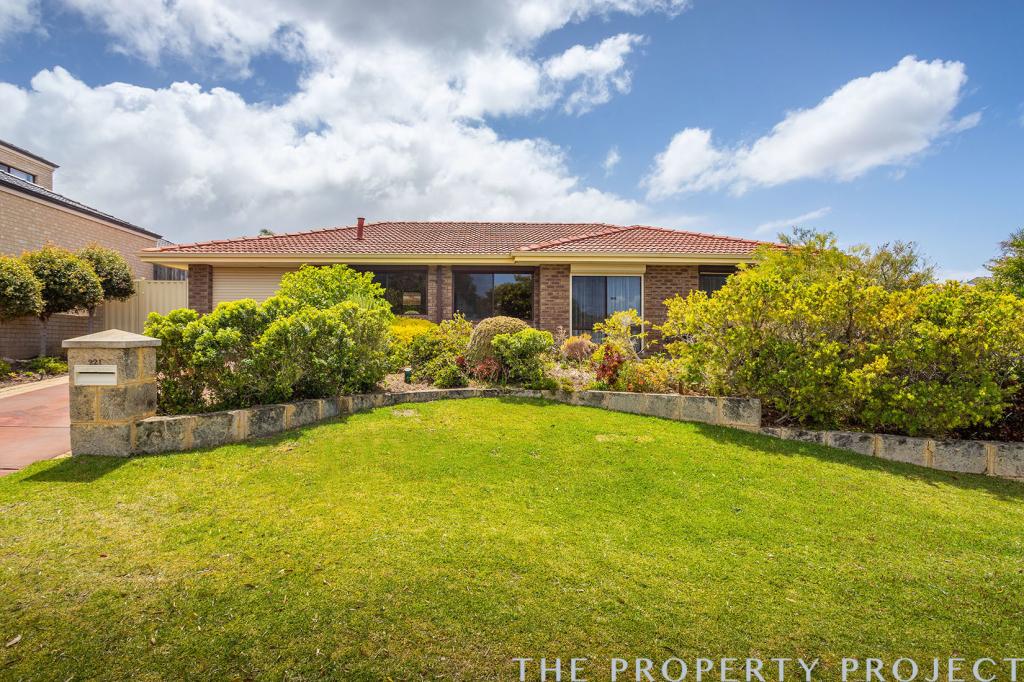 221 Waterford Dr, Hillarys, WA 6025