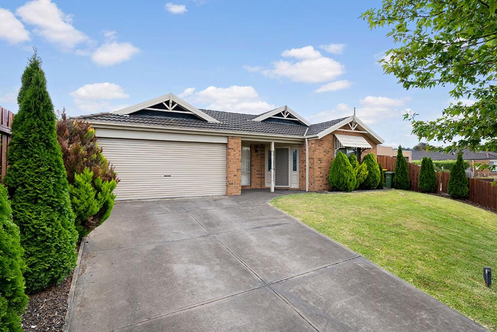 85 Sandalwood Dr, Pakenham, VIC 3810