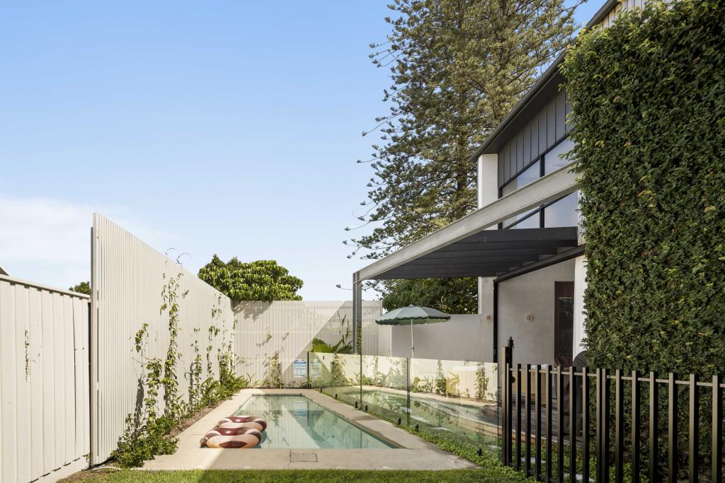4 Elizabeth St, Tugun, QLD 4224