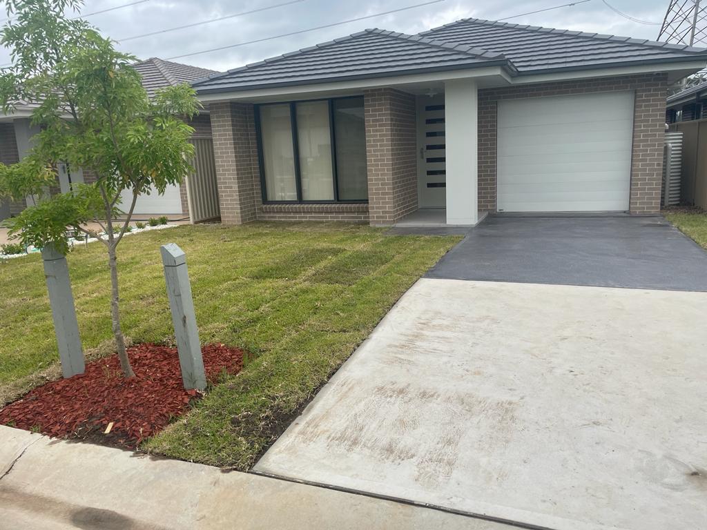 4 GALAXY ST, ORAN PARK, NSW 2570