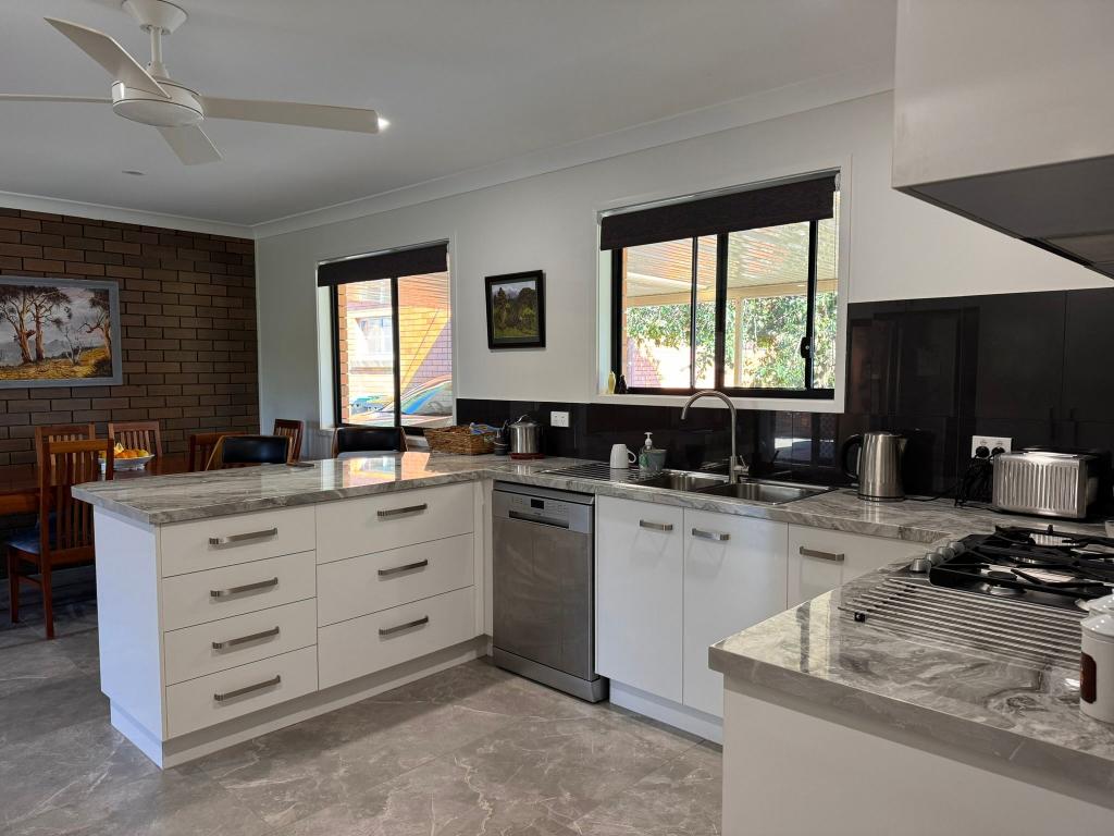 11 Swan St, Beerwah, QLD 4519