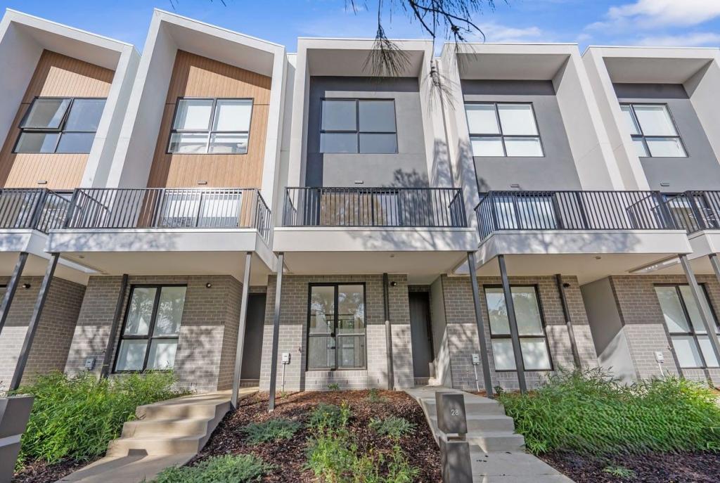 8 BOCCONCINI WALK, MILL PARK, VIC 3082