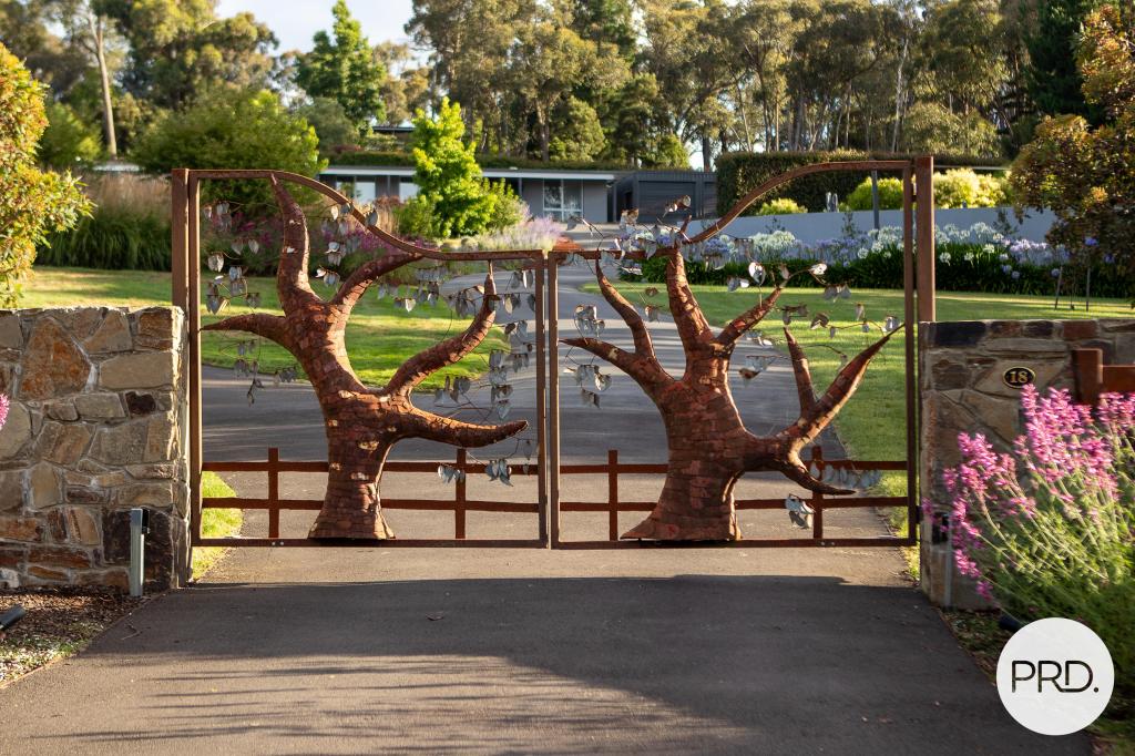 18 White Hills Rd, Creswick, VIC 3363