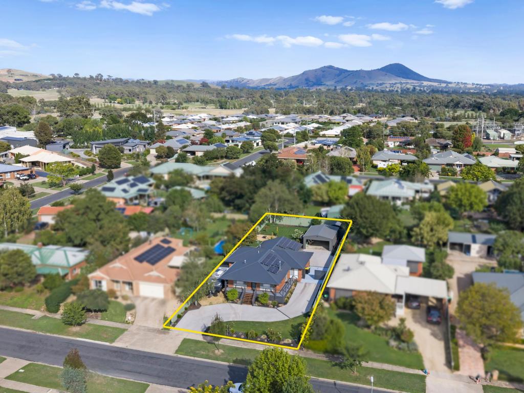 11 Links Rd, Mansfield, VIC 3722