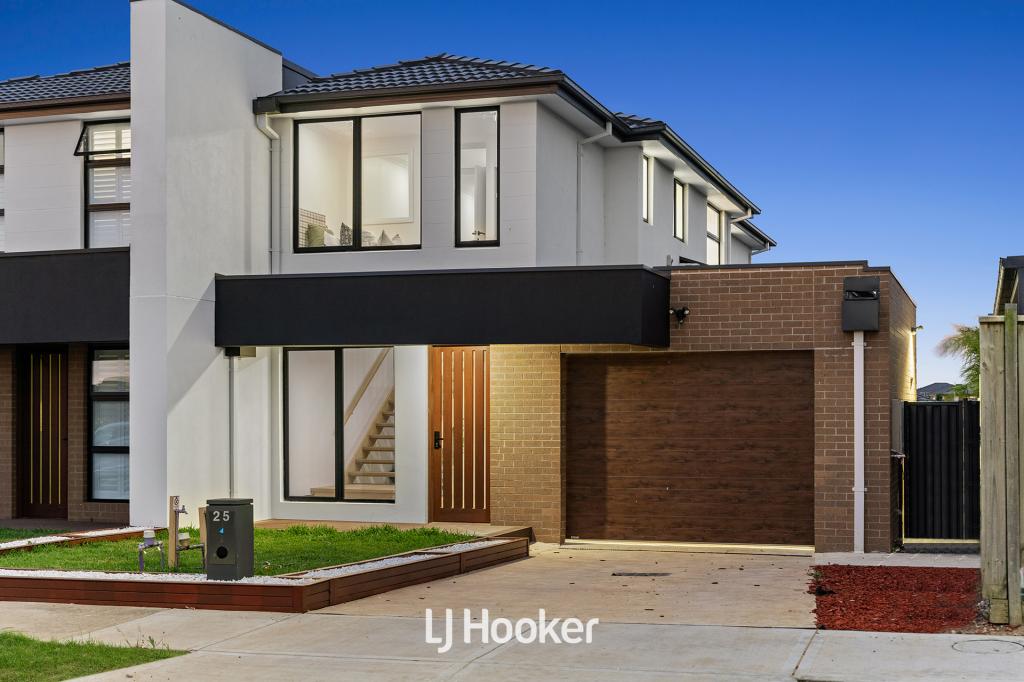 25 SARK ST, CLYDE NORTH, VIC 3978