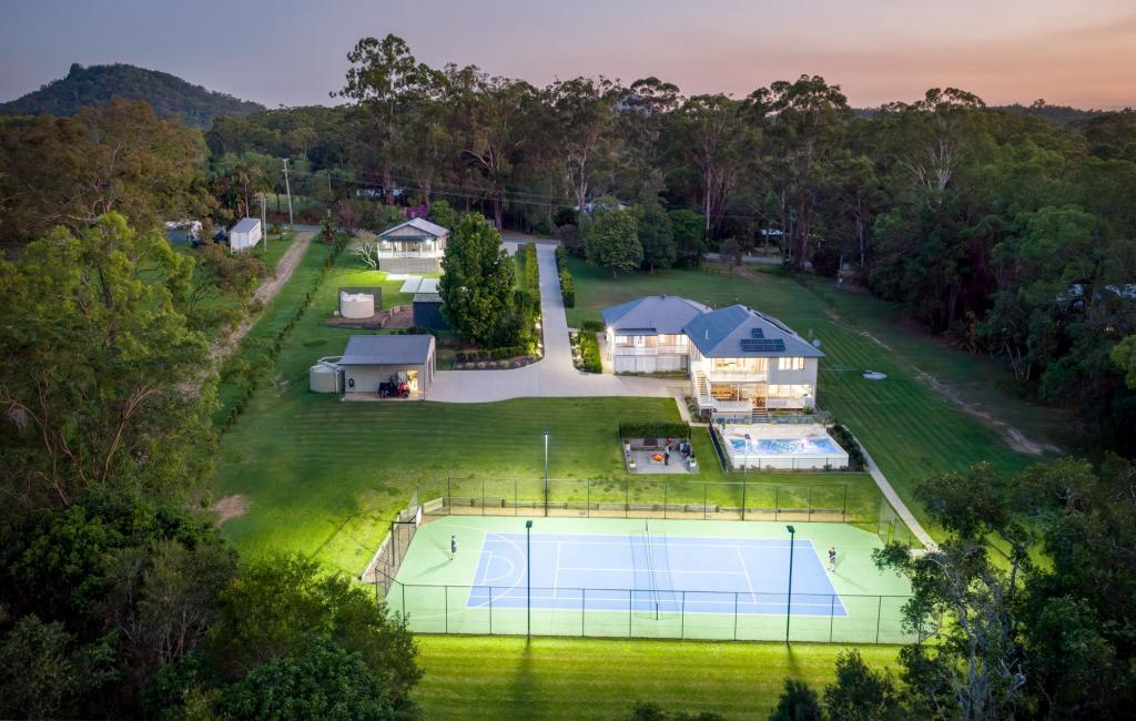 298 Coonowrin Rd, Glass House Mountains, QLD 4518