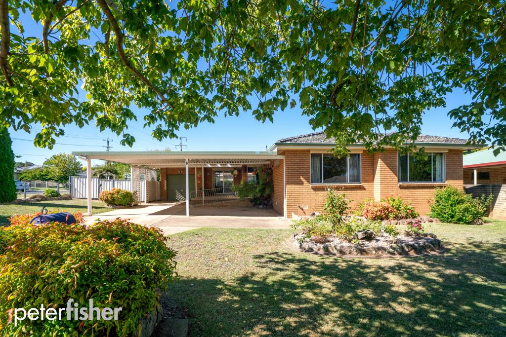 6 Thomas Brosnan Way, Orange, NSW 2800