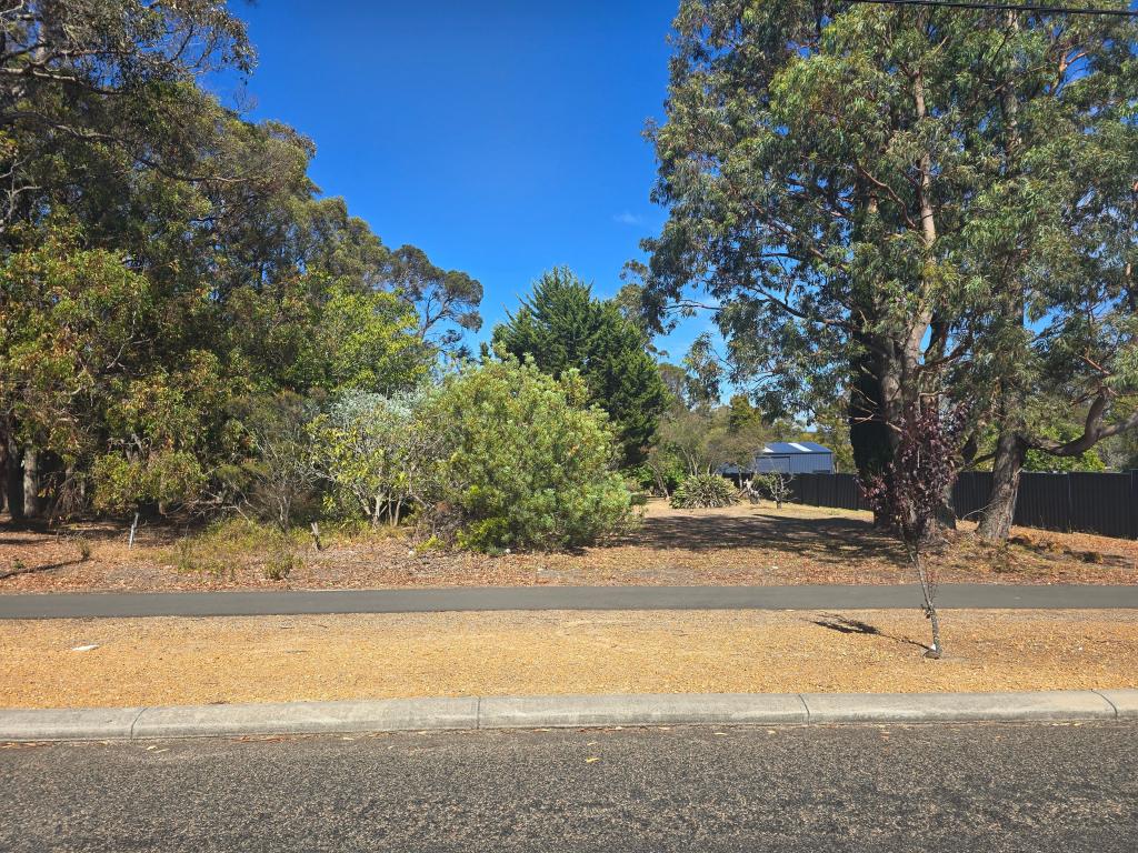 15 DEANE ST, MOUNT BARKER, WA 6324