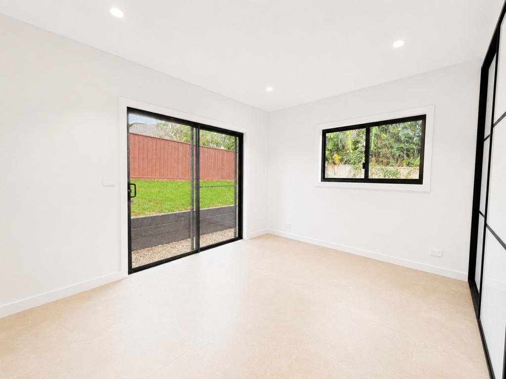 2/10 BENT ST, VILLAWOOD, NSW 2163