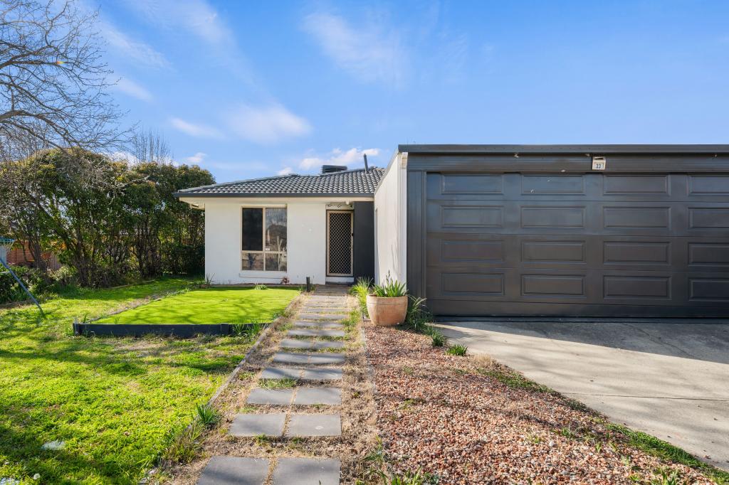 33 Thornhill Cres, Dunlop, ACT 2615