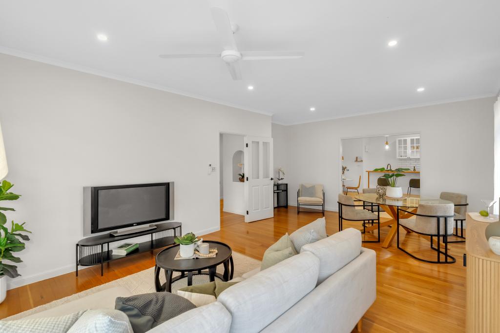 369-371 Mccoombe St, Mooroobool, QLD 4870