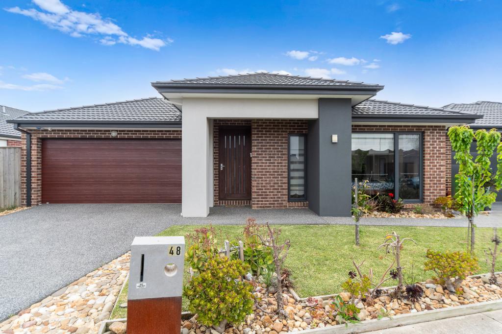 48 Bernardins St, Clyde North, VIC 3978