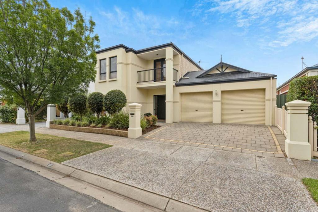 80 Shoalhaven Cct, Mawson Lakes, SA 5095