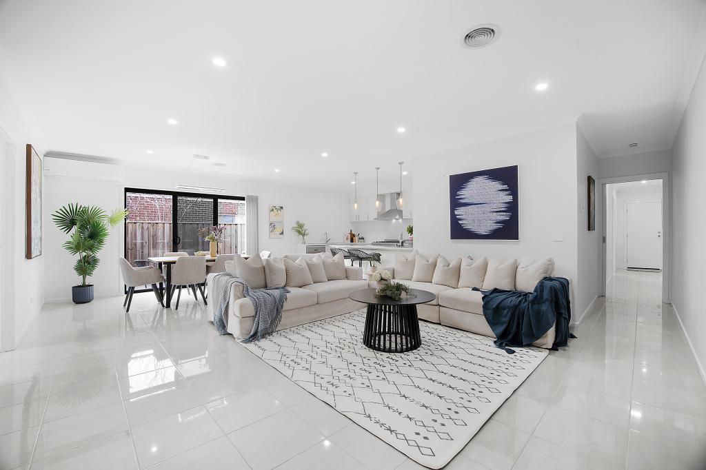 8 Dutch Ave, Manor Lakes, VIC 3024
