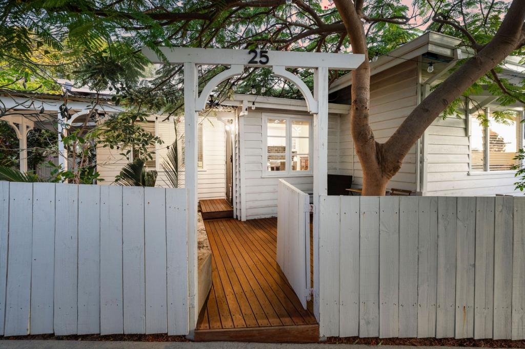 25 Minilya Ave, White Gum Valley, WA 6162