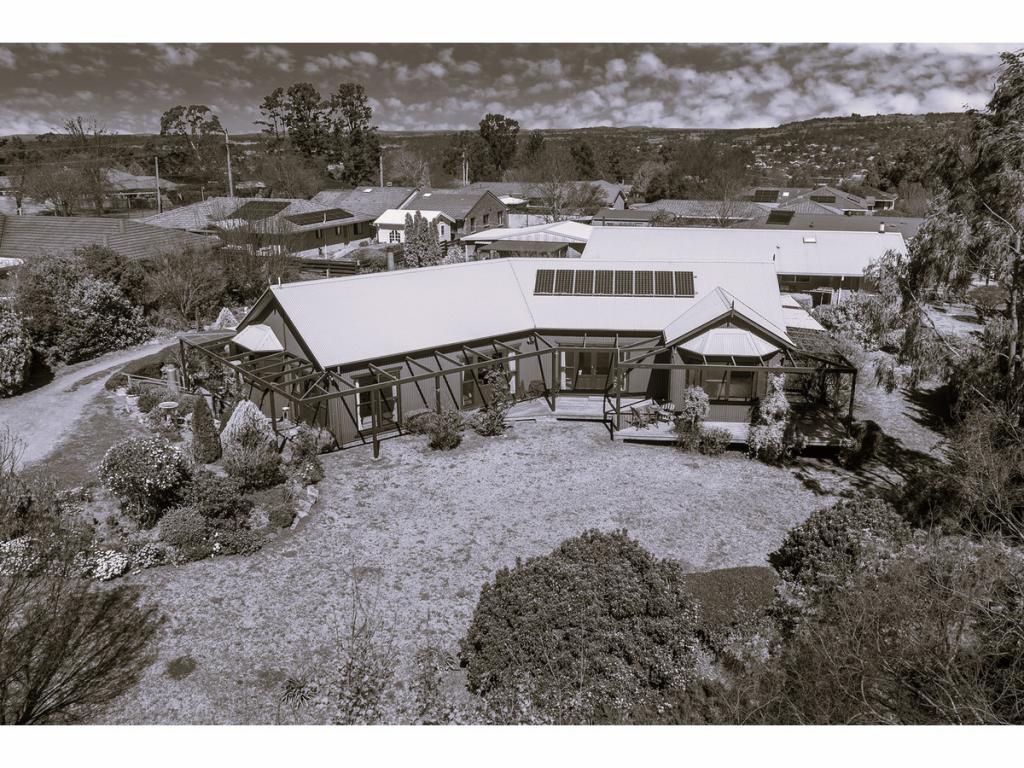 22 Crest Rd, Armidale, NSW 2350