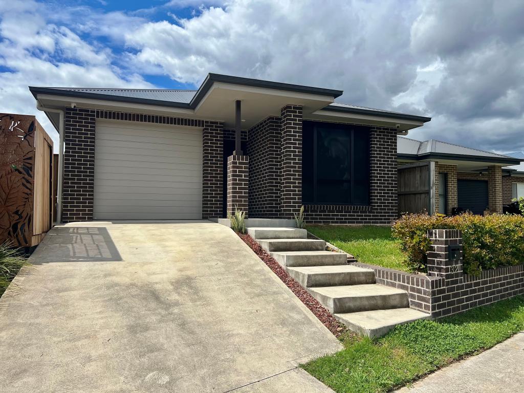 32 Creigan Rd, Bradbury, NSW 2560