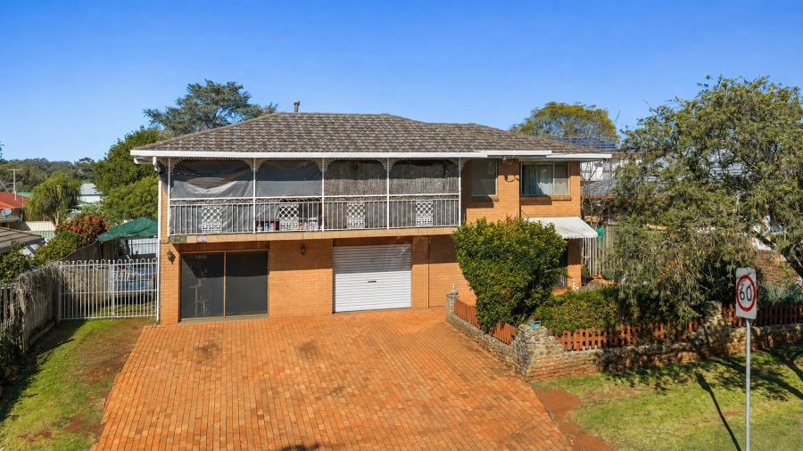 152 Alderley St, Centenary Heights, QLD 4350