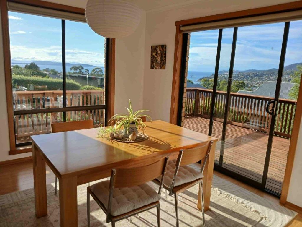 24 Stirling Ave, Blackmans Bay, TAS 7052