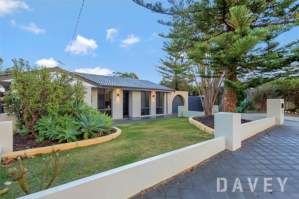 8 Wyman Ct, Girrawheen, WA 6064