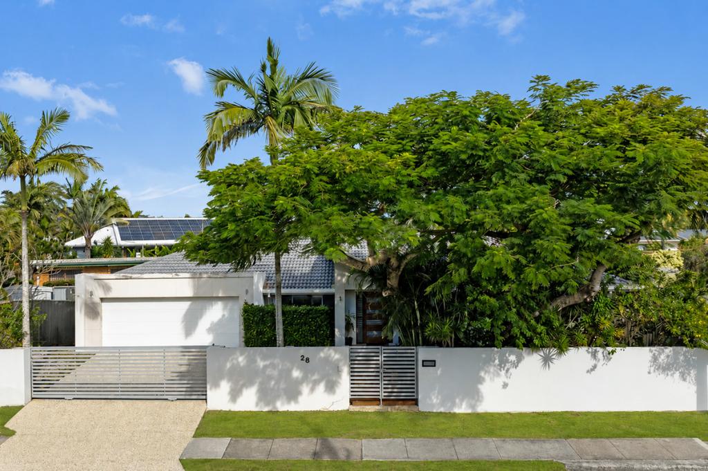 28 Mountain View Ave, Burleigh Waters, QLD 4220
