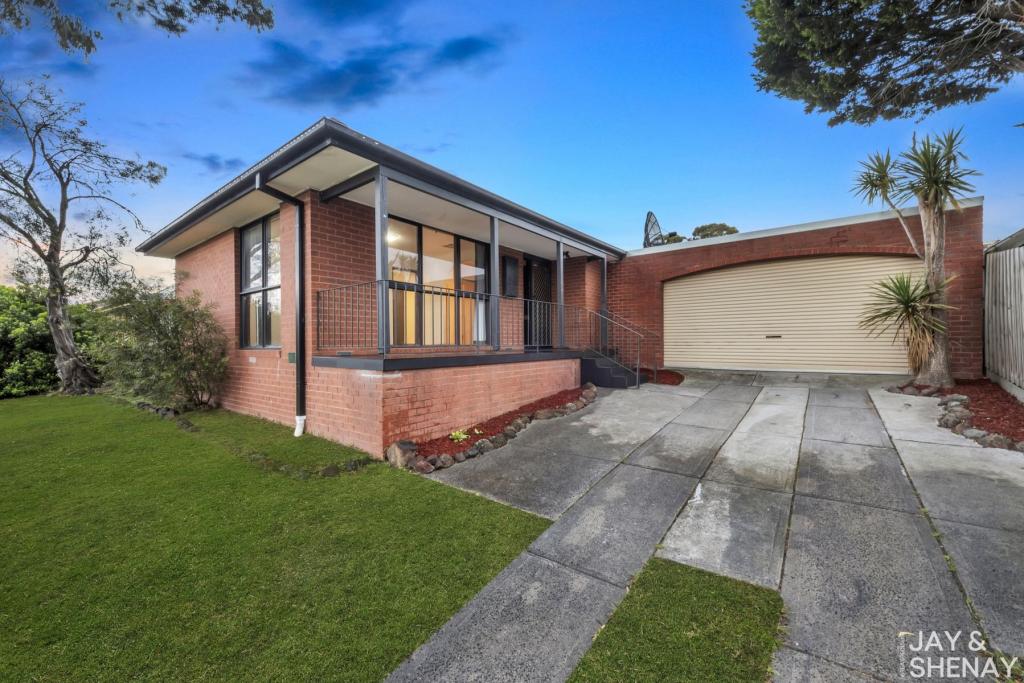 15 AARAN CL, ENDEAVOUR HILLS, VIC 3802