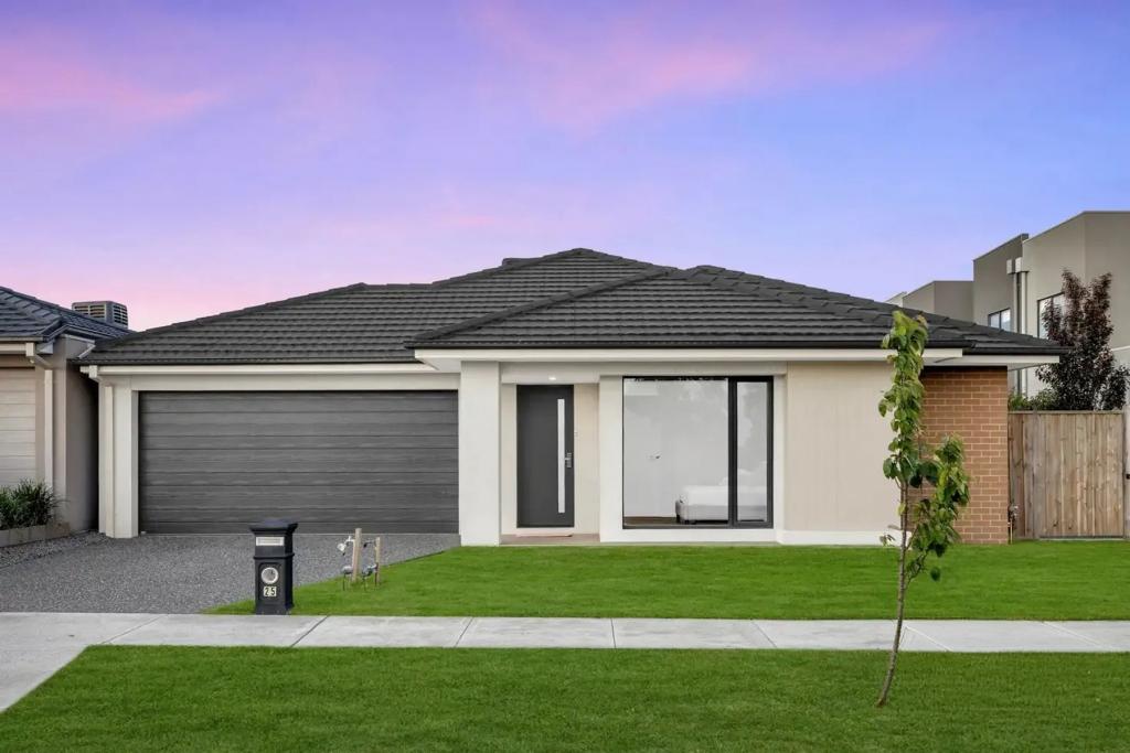 25 Baseline Way, Clyde, VIC 3978