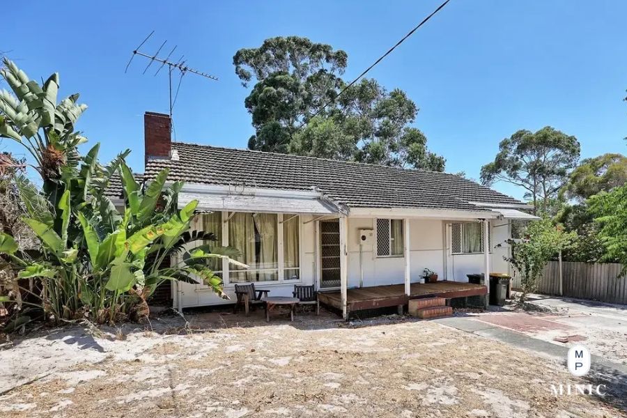 11 REEN ST, ST JAMES, WA 6102