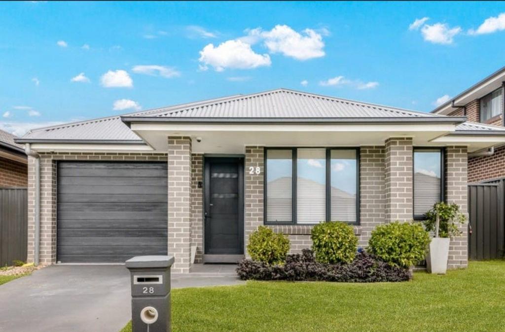 28 TALLULAH PDE, GRANTHAM FARM, NSW 2765