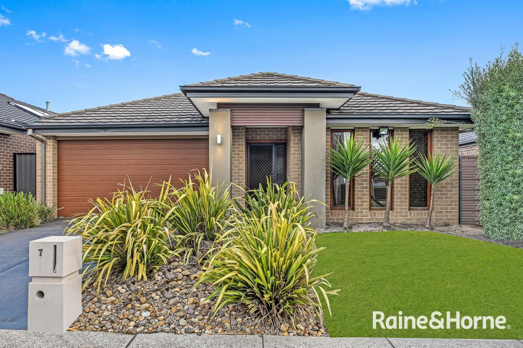 7 Rhinelander Cl, Clyde North, VIC 3978