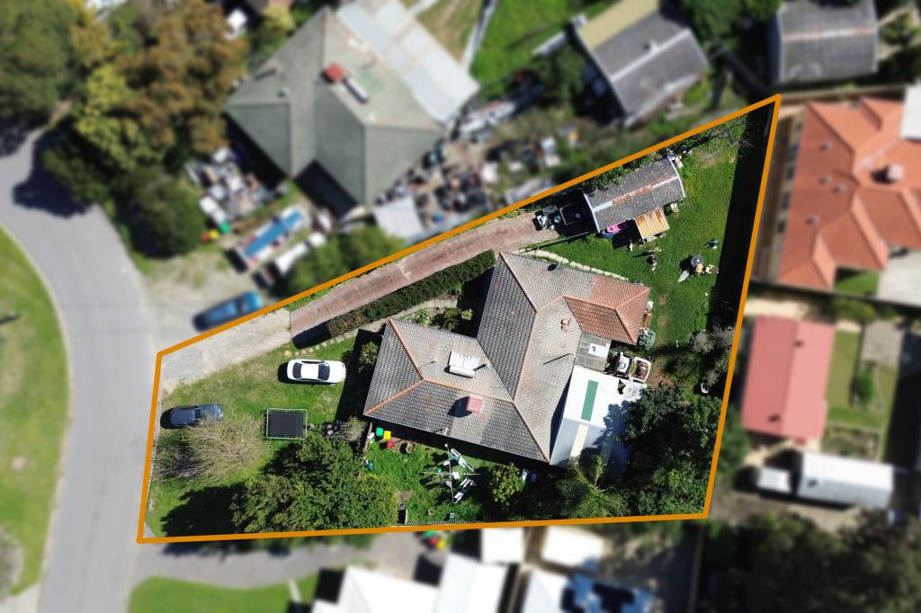 13 Carleton Cres, Forrestfield, WA 6058