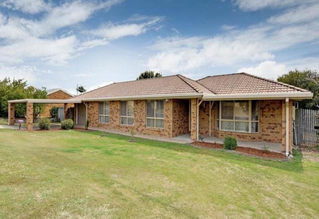 4 Cowley Dr, Flinders View, QLD 4305