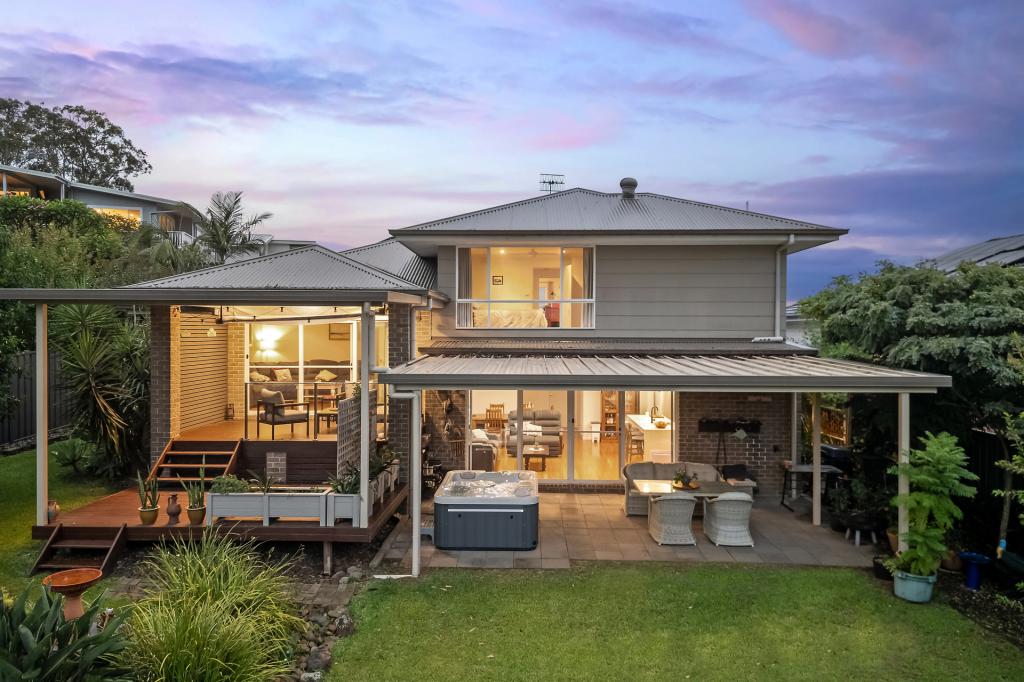 6 Maroubra Cl, Wadalba, NSW 2259