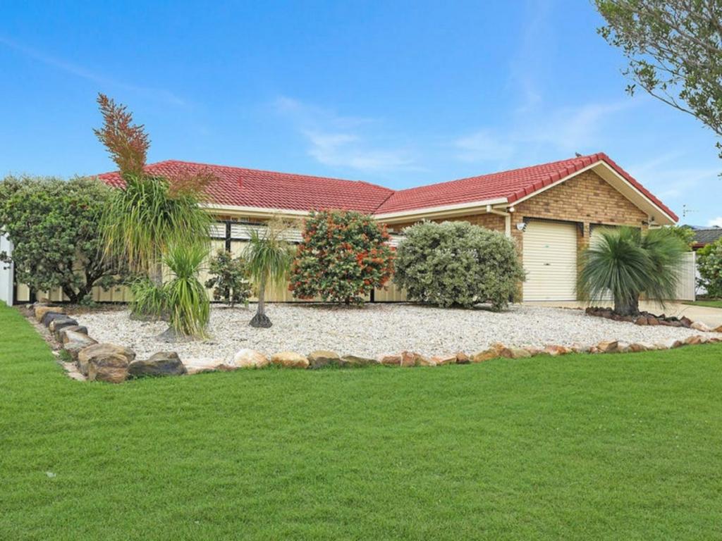 24 Gumnut Rd, Yamba, NSW 2464