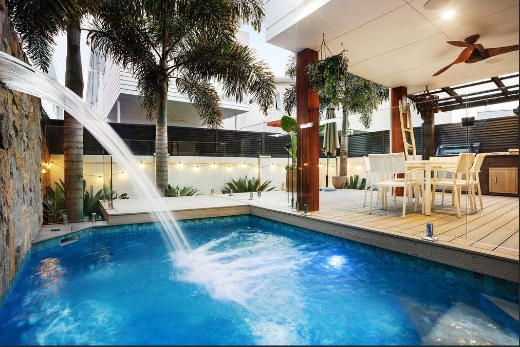 28 Evandale Cres, Miami, QLD 4220